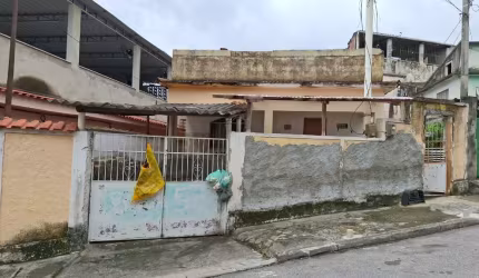 D12-Barro Vermelho-SG 2 casas 2qts, 1qto,terraço c/1qto,garagem,quintal, 100m Praça da itaipava