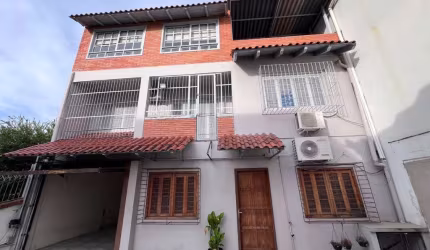 Casa comercial à venda na Rua Marcone, 575, Partenon, Porto Alegre