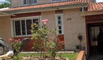 Sobrado Grande ! a 2 quadras da Flores da Cunha !