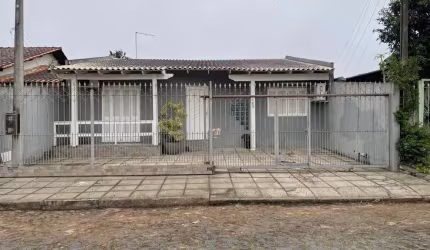EXCELENTE CASA ! 03 DORMITÓRIOS COM SUÍTE ! PISCINA ! BOA LOCALIZAÇÃO !