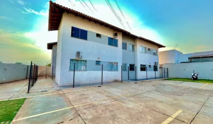 Apartamento Térreo com quintal privativo e 2 vagas de garagem