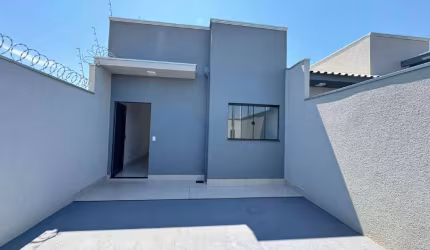 Casa nova com três quartos no Figueiras do Parque