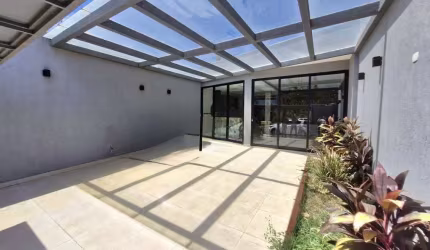 Casa com 3 Quartos, 1 Suíte e Área Gourmet Integrada com a Sala