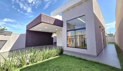 Casa com 3 Quartos, sendo 1 Suíte com Closet