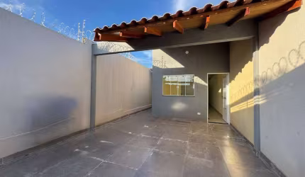 Casa Térrea no 01 suite e 01 quarto com espaço.