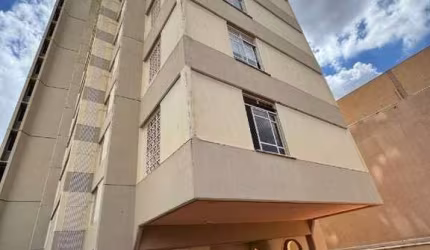 Apartamento reformado no Ed. Antares.