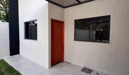 Casa nova com suíte na Vila Eliane.