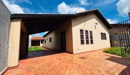 Casa ampla bairro Serradinho