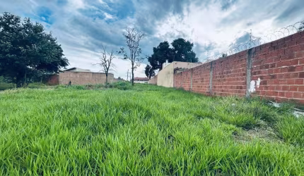 Terreno no bairro Rita Viera
