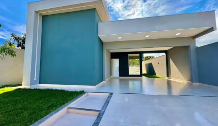 Casa Unica em Terreno com 03 quartos e piscina.