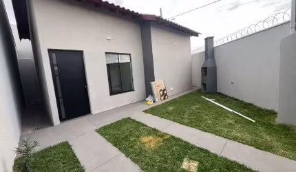 Linda casa no Residencial Figueiras do Parque.