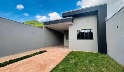 Casa à venda com 3 quartos sendo uma suíte.