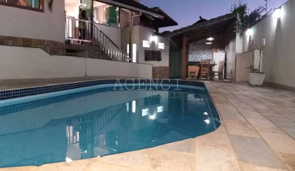 Casa de 4 quartos com suíte no bairro Camargos