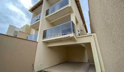 Casa geminada de 3 quartos suíte 3 vagas no Bairro Cabral