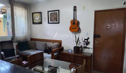 Apartamento com Área Privativa de 2 Quartos, Bairro Glória
