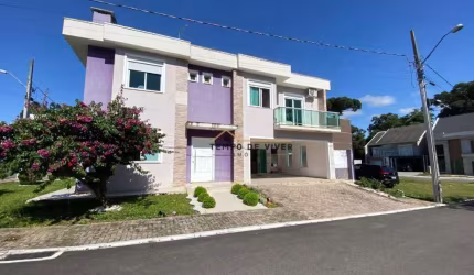 Casa em condomínio no Umbará