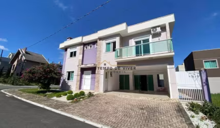Casa em condomínio no Umbará