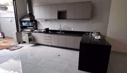 **Mezanino Charmoso** - Escritório privativo com lavabo sobre a garagem