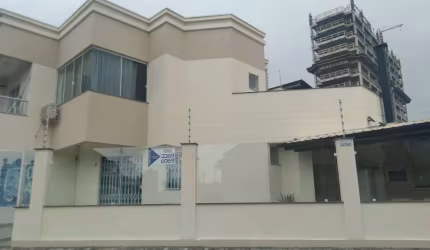 Casa com 2 quartos à venda na Avenida Senador Atílio Fontana, 778, Balneário Perequê, Porto Belo, 80 m2 por R$ 870.000