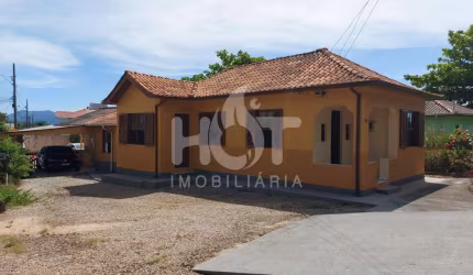 Casa com 2 quartos à venda na Rodovia Baldicero Filomeno, 1552, Ribeirão da Ilha, Florianópolis, 200 m2 por R$ 1.400.000
