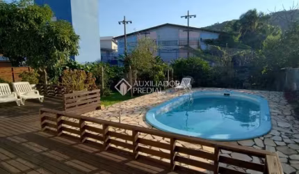 Casa com 2 quartos à venda na Servidão Honorato Manoel Gonçalves, 100, Morro das Pedras, Florianópolis, 120 m2 por R$ 1.600.000