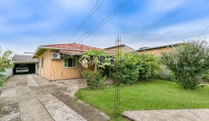 Casa com 3 quartos à venda na Servidão Pau Brasil, 32, Tapera, Florianópolis, 240 m2 por R$ 430.000