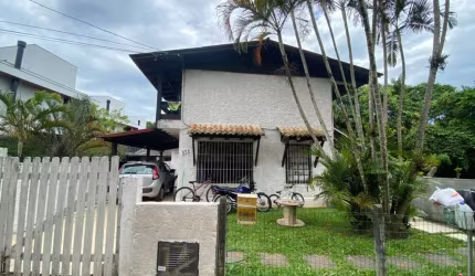 Casa com 4 quartos à venda na Servidão Família Nunes, 377, Campeche, Florianópolis, 200 m2 por R$ 990.000
