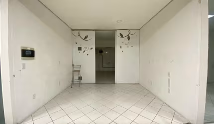 Sala comercial à venda na Rua Esteves Júnior, 50, Centro, Florianópolis, 27 m2 por R$ 405.000