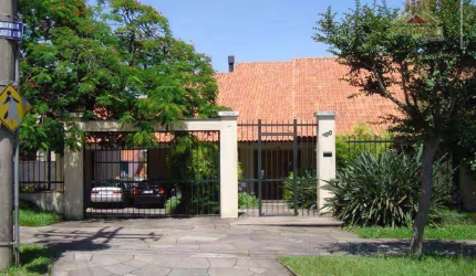 Casa residencial à venda, Três Figueiras, Porto Alegre.