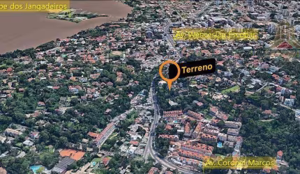 Terreno com duas frentes próximo a avenida Wenceslau Escobar