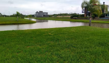 Terreno molhado no Ilhas Park Eldorado, lote molhado, tem os fundos e a lateral leste, voltadas para o lago.