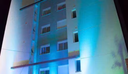 Com Vista para o Guaíba. Andar Alto. Vendo apartamento no SUCRE, de dois dormitórios, suíte e garagem, andar alto.