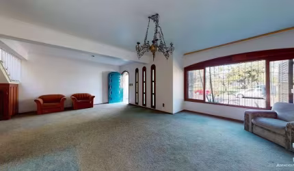 Vendo casa na Rua Pedro Werlang, casa com quatro dormitórios.