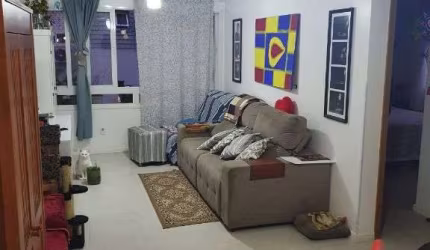 Vendo apartamento de dois dormitórios na Rua Luiz Luz