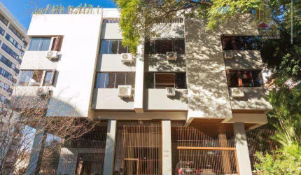 Vendo apartamento de três dormitórios, com suíte e duas vagas de garagem no Bairro Mont Serrat em Porto Alegre