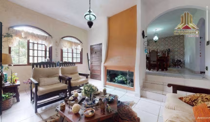 Vendo casa de três dormitórios na Zona Sul de Porto Alegre
