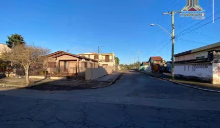 Vendo casa de esquina com cinco dormitorios