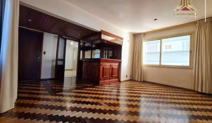 No Centro de Porto Alegre, vendo apartamento de 121,00 m² de três dormitórios com elevador e garagem