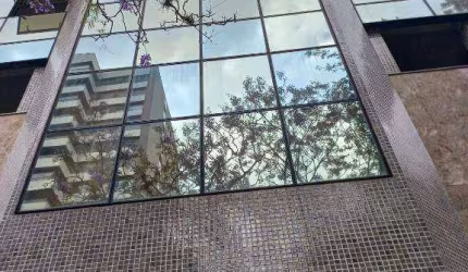 Vendo sala comercial de 80 m² no Centro Empresarial Moinhos de Vento na Hilário Ribeiro