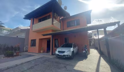Casa para Venda em São José, Centro Histórico de São José, 3 dormitórios, 1 suíte, 2 banheiros, 4 vagas