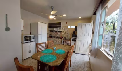Casa com 2 quartos à venda no Campeche, Florianópolis  por R$ 900.000