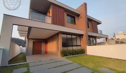 Casa em condomínio fechado com 3 quartos à venda no Rio Tavares, Florianópolis  por R$ 1.790.000