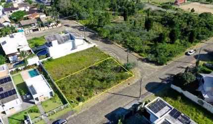 Terreno à venda no Pântano do Sul, Florianópolis  por R$ 960.000