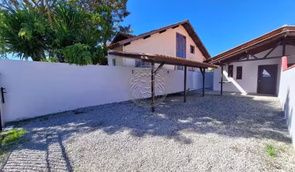 Casa com 2 quartos para alugar no Carianos, Florianópolis  por R$ 3.600
