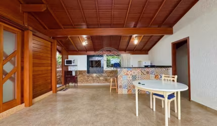 Casa comercial à venda no Morro das Pedras, Florianópolis  por R$ 980.000