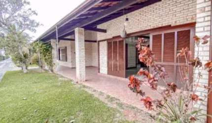 Casa em condomínio fechado com 4 quartos à venda no Armação do Pântano do Sul, Florianópolis  por R$ 2.200.000