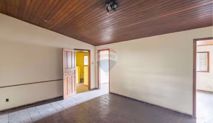 'Oportunidade de investimento' Casa antiga em amplo terreno de 240m2 sendo 10x24m na Avenida João Pessoa - Camilópolis Santo André