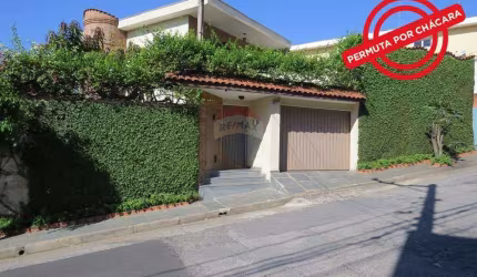 Belissímo sobrado de 182 m², com 3 quartos, 2 banheiros, quintal, região privilegiada na Z. Norte de SP