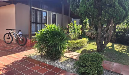 Casa para Venda em Curitiba, Butiatuvinha, 3 dormitórios, 1 banheiro, 4 vagas