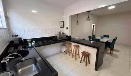 Casa com 3 dormitórios à venda, 210 m² por R$ 720.000 - Bairu - Juiz de Fora/MG